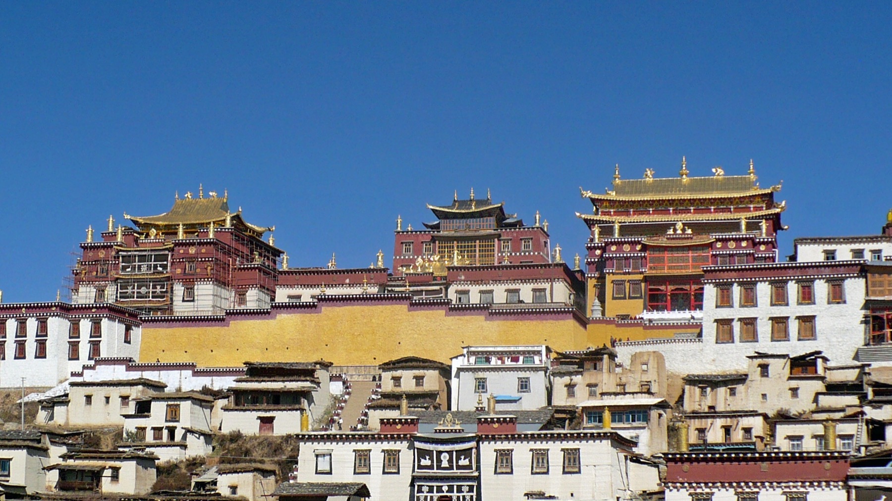 Songzanlin Monastery in Yunnan under a clear blue sky, representing plateau and late-year China routes.